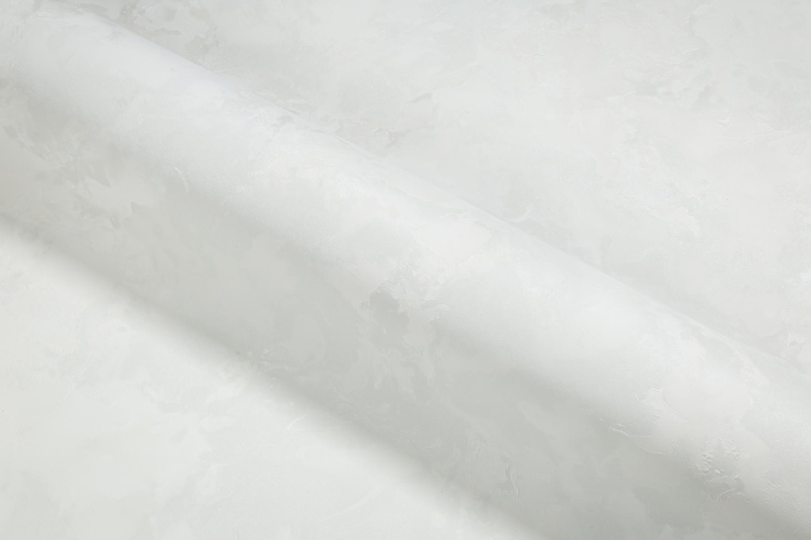 белые обои стена